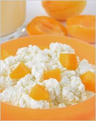 cottage cheese with fruit dietary dish for the lazy