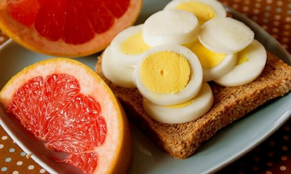 eggs and grapefruit for the magician's diet